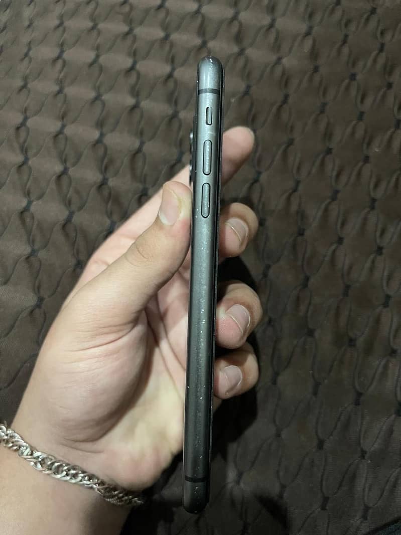 Apple iPhone 11 3