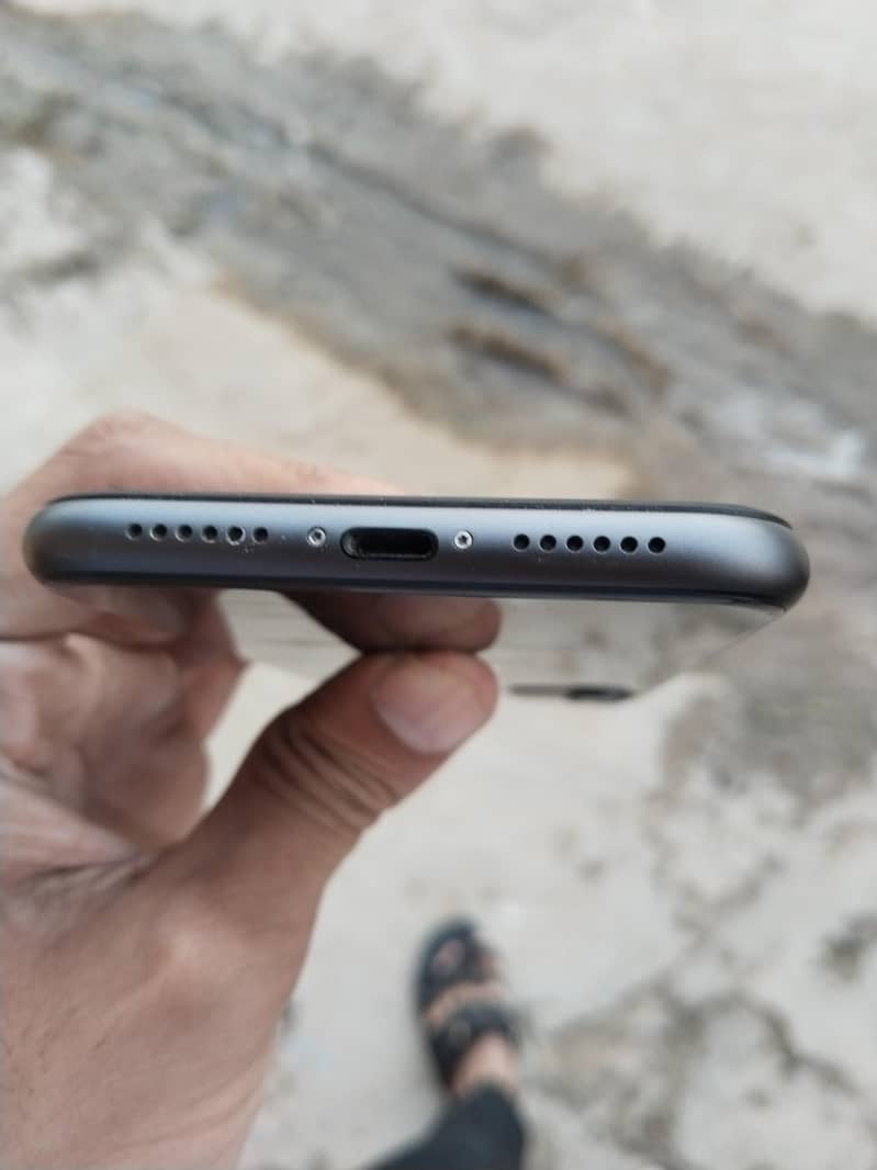 Apple iPhone 11 3