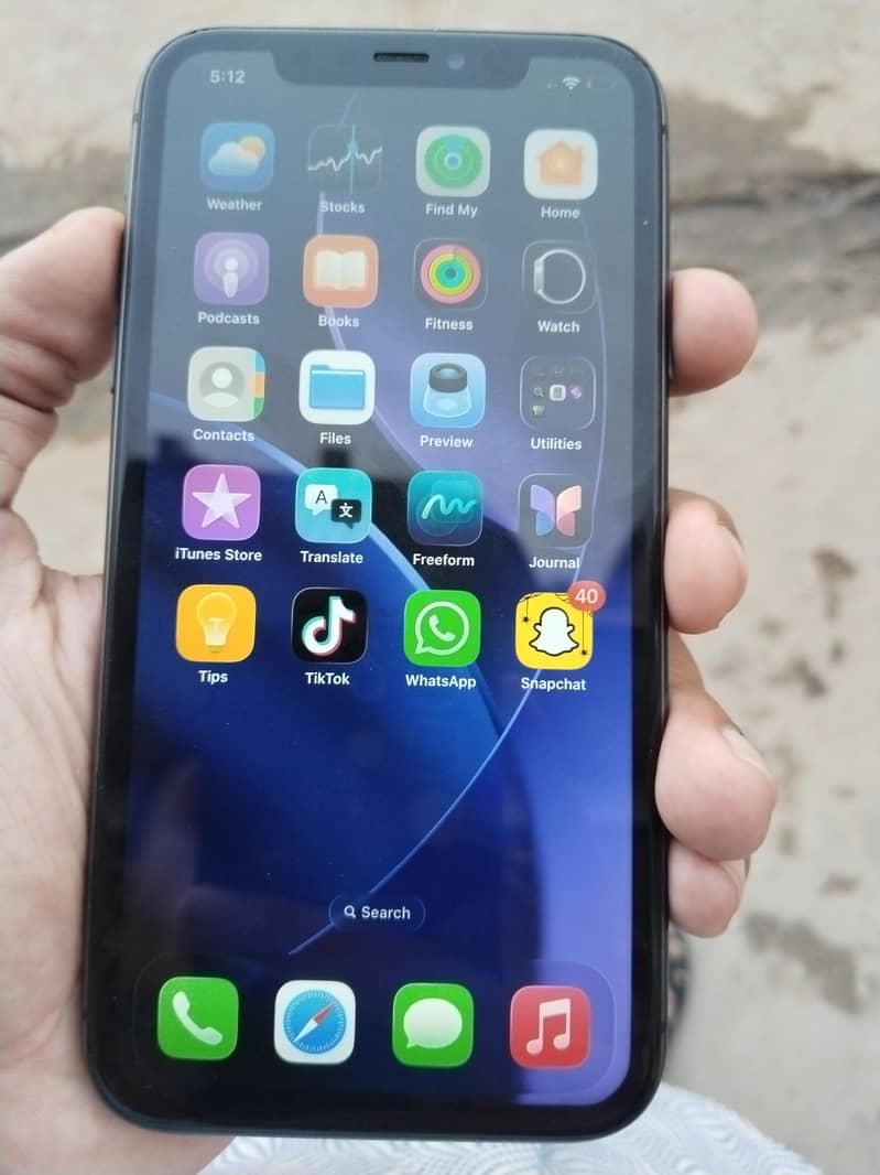 Apple iPhone 11 4