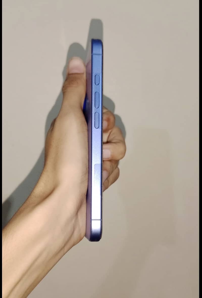 Apple iPhone 16 2