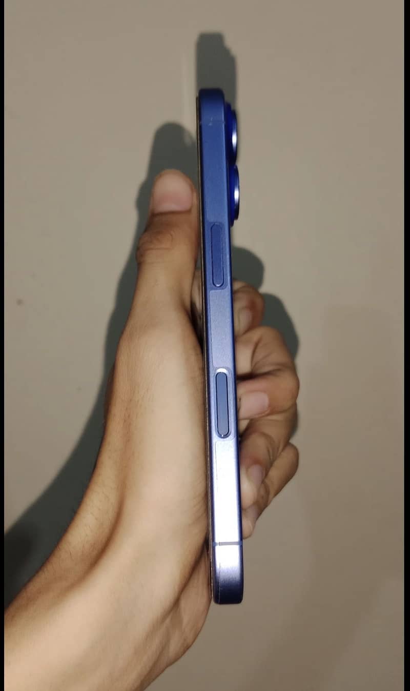 Apple iPhone 16 3