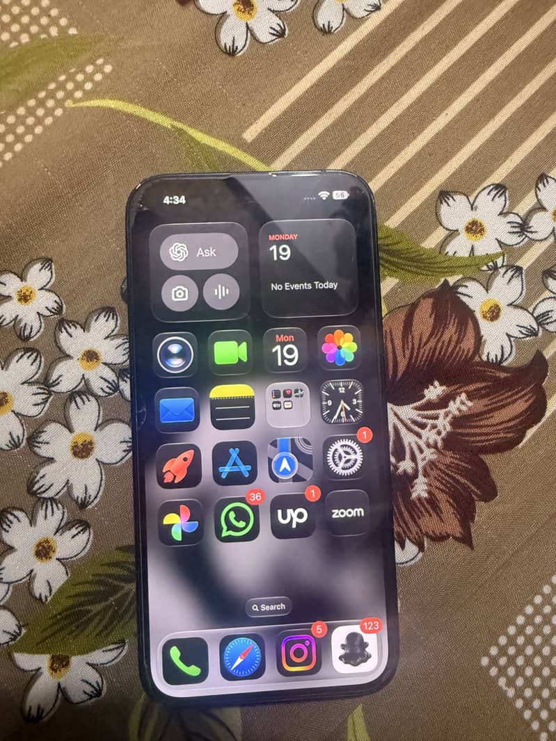 Apple iPhone 13 4