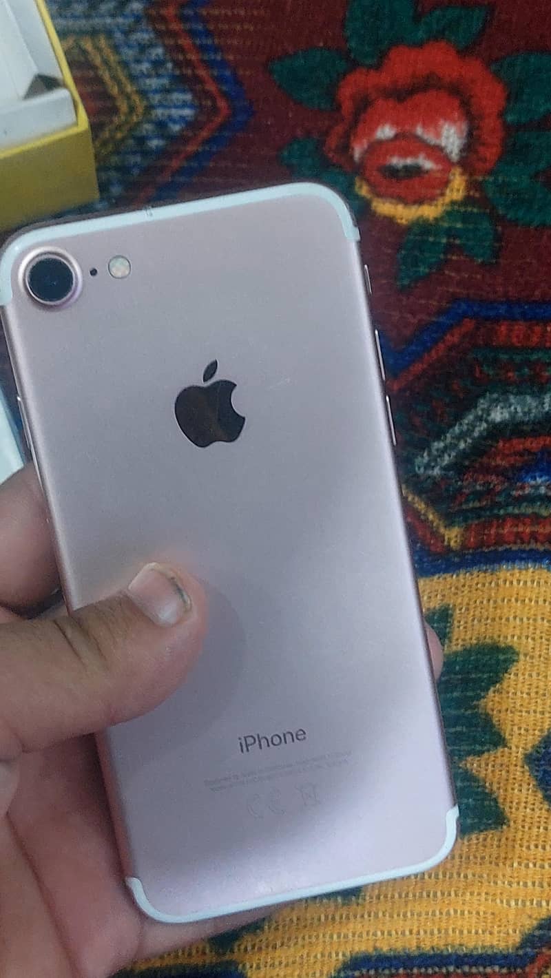 Apple iPhone 7 0