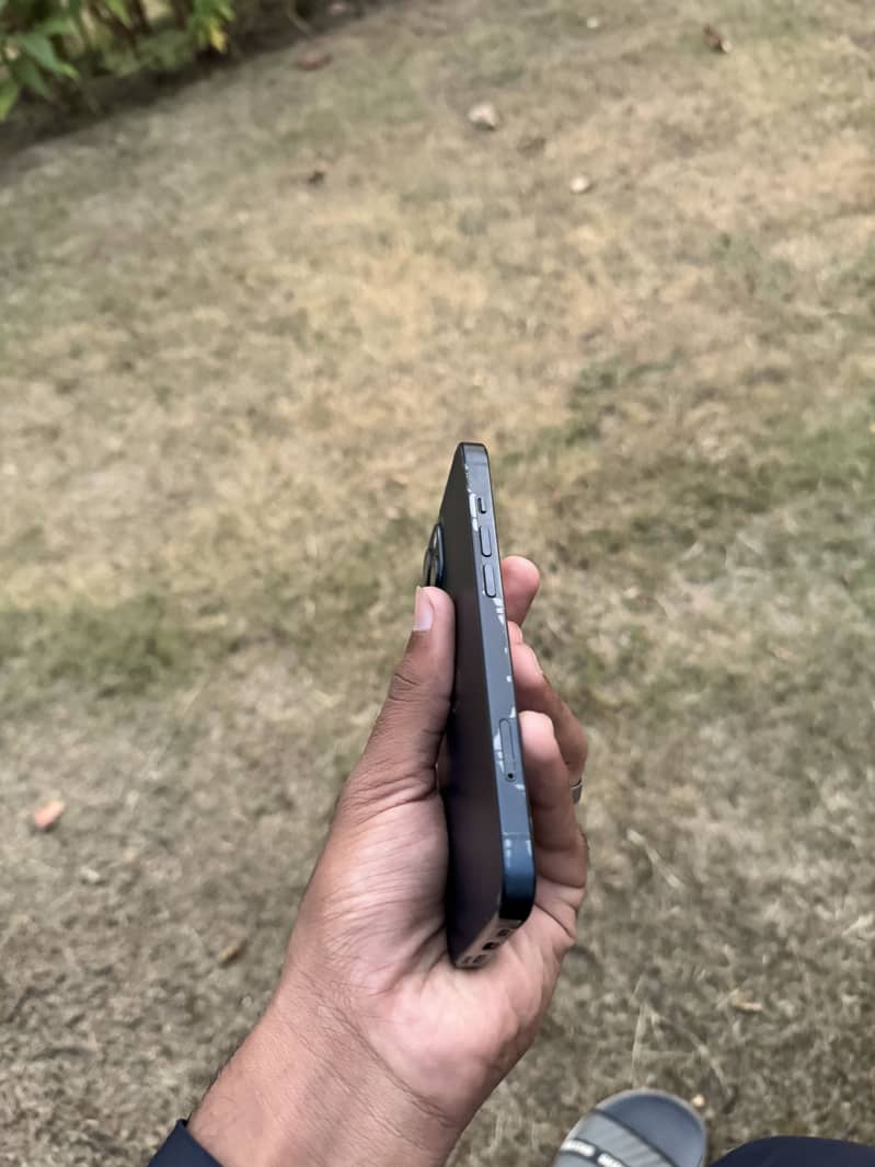 Apple iPhone 13 2