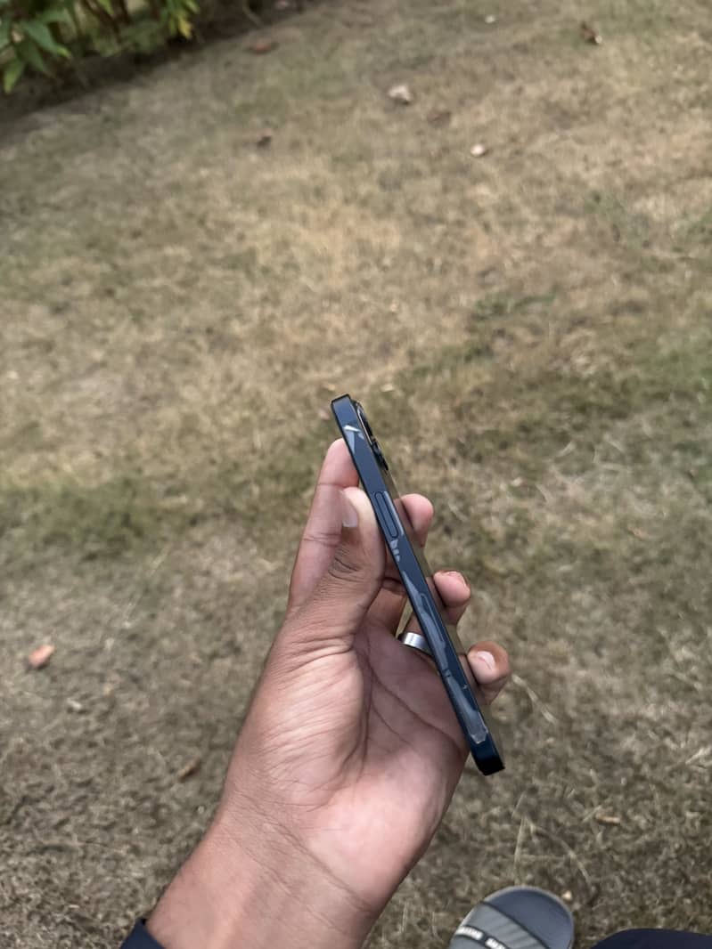 Apple iPhone 13 4