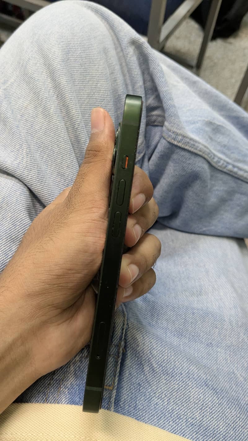 Apple iPhone 13 2