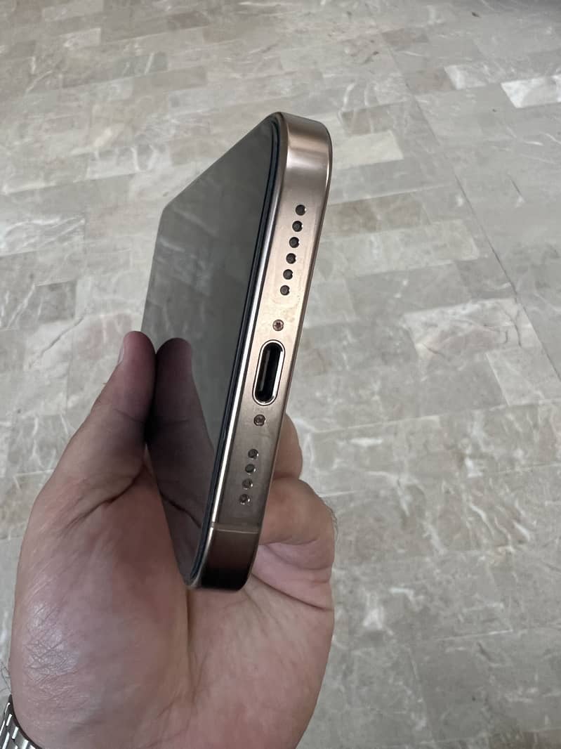 Apple iPhone 16 Pro Max 5
