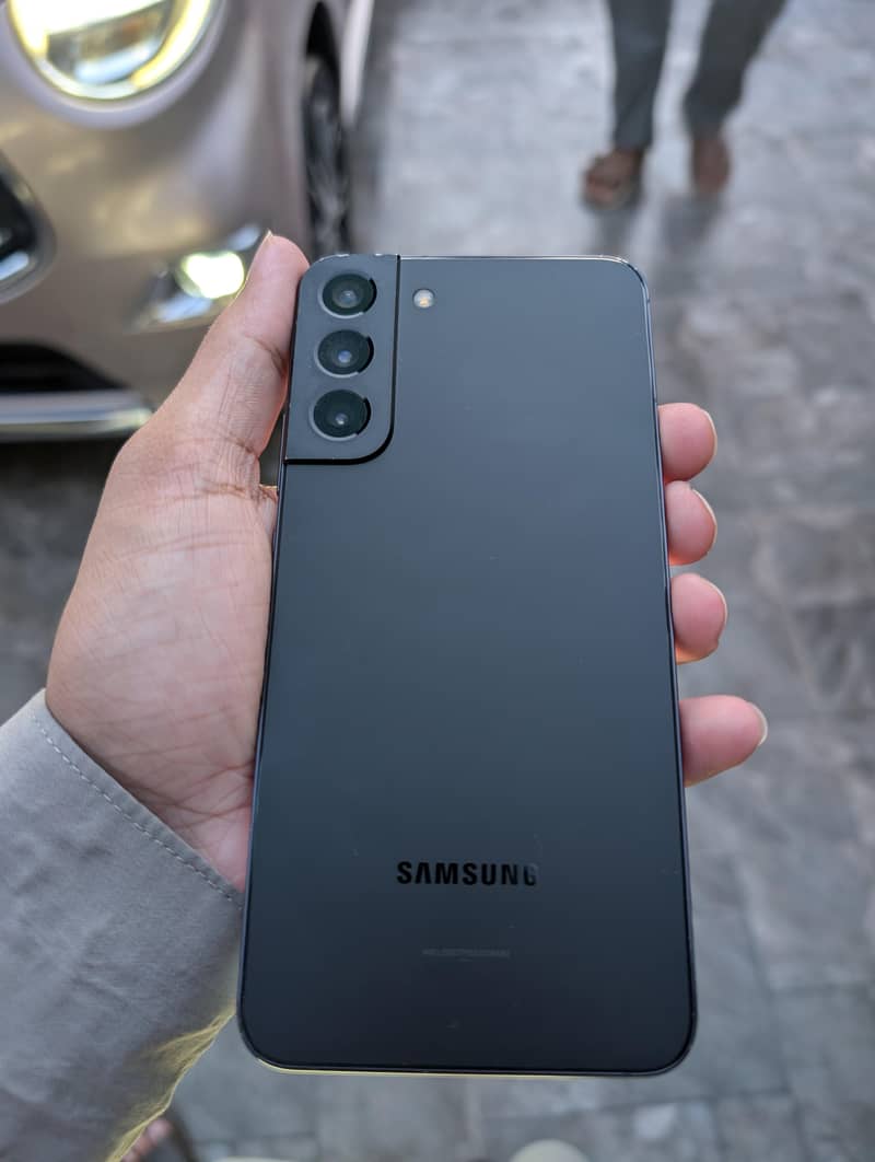 Samsung  S22 Plus 0