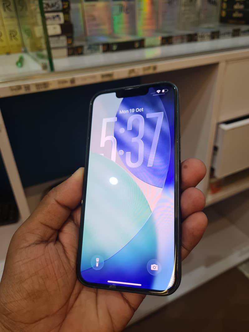 Apple iPhone 13 1