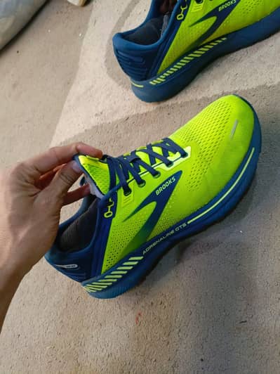 all sports shoes availbe