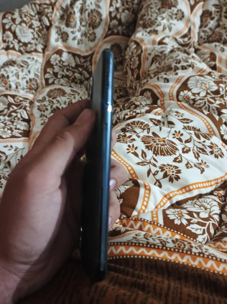 Apple iPhone 11 Pro Max 2