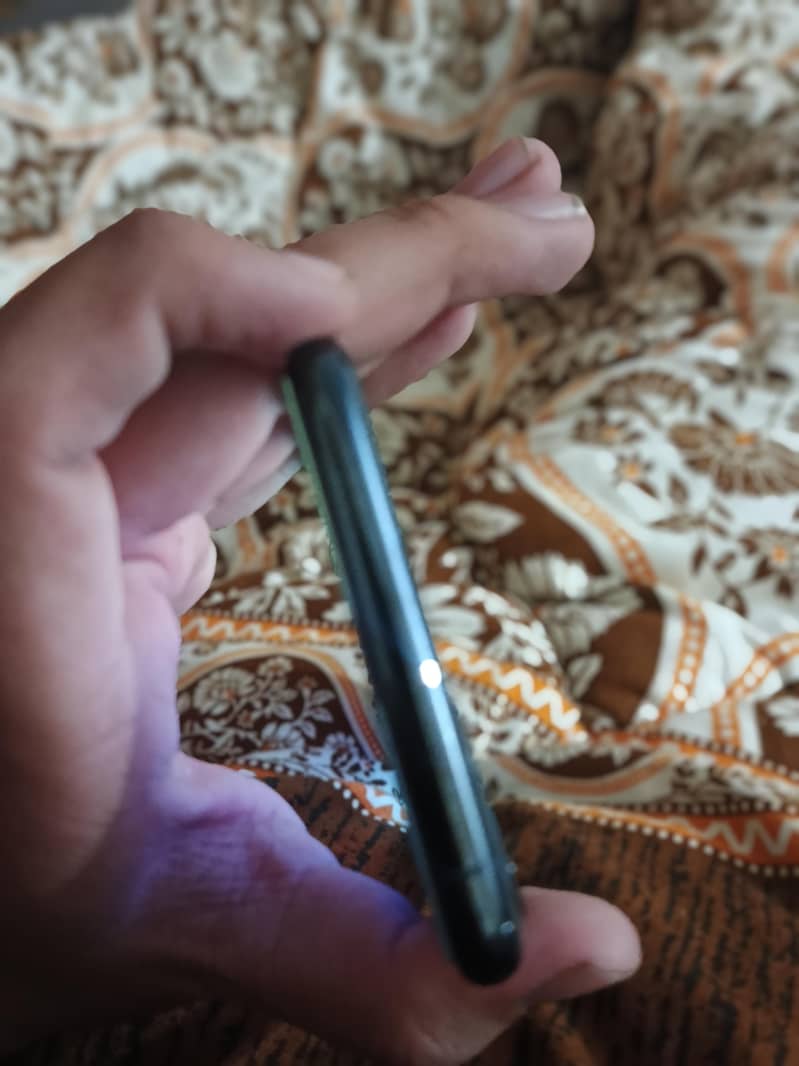 Apple iPhone 11 Pro Max 4