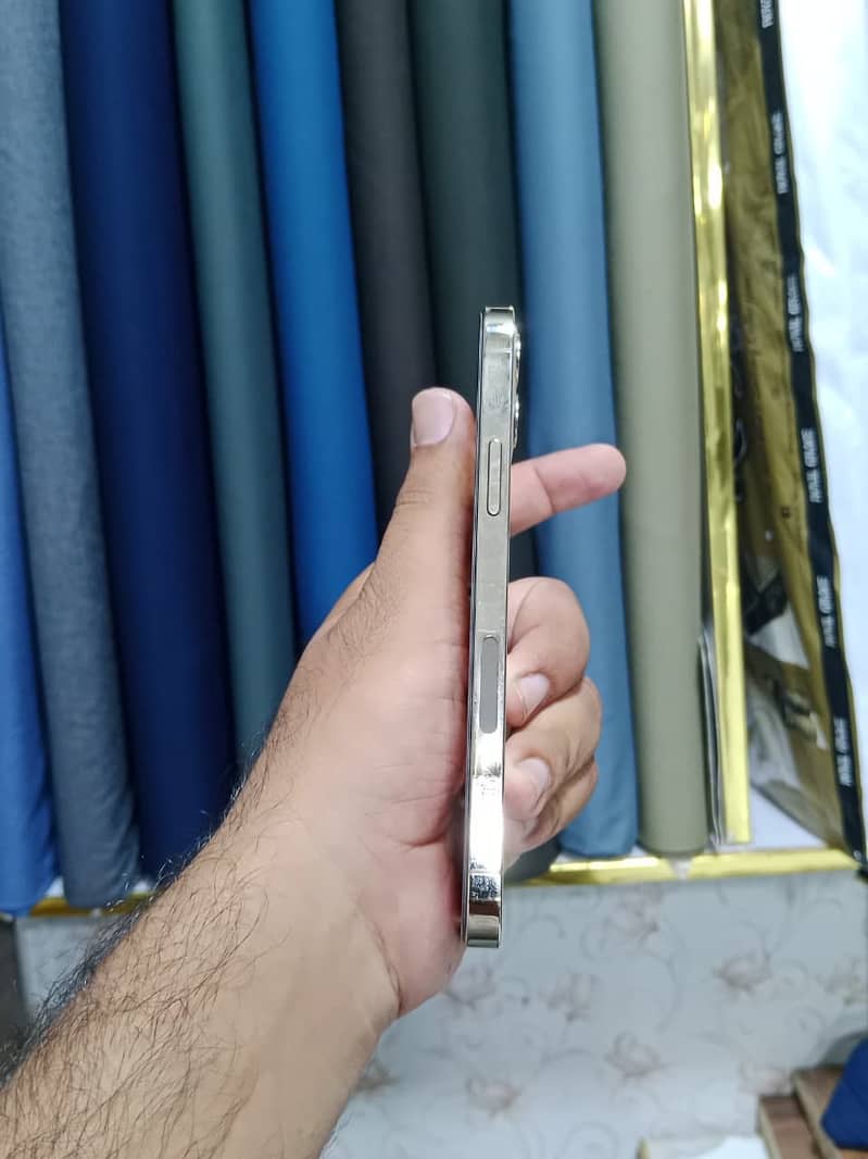 Apple iPhone 12 Pro 2