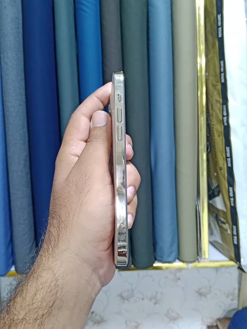 Apple iPhone 12 Pro 3