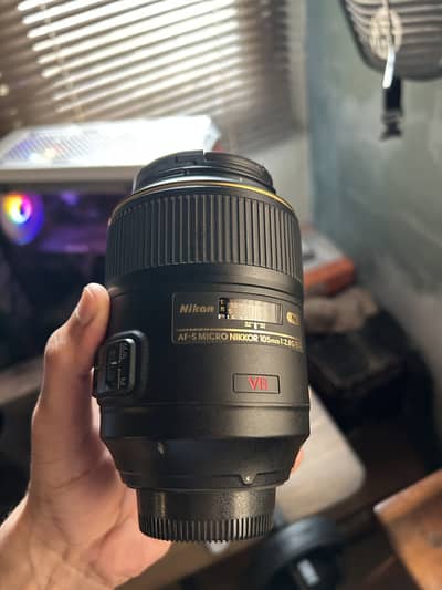 Nikon 105mm f2.8 Macro VR
