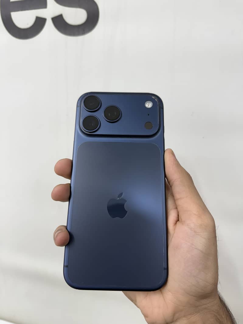 Apple iPhone 17 Pro Max 0
