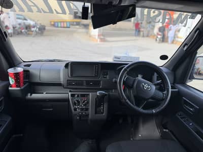 Toyota Van 2022