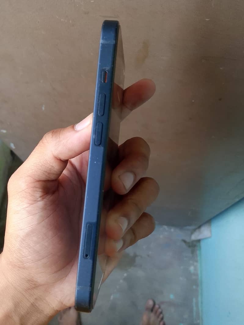 Apple iPhone 13 2