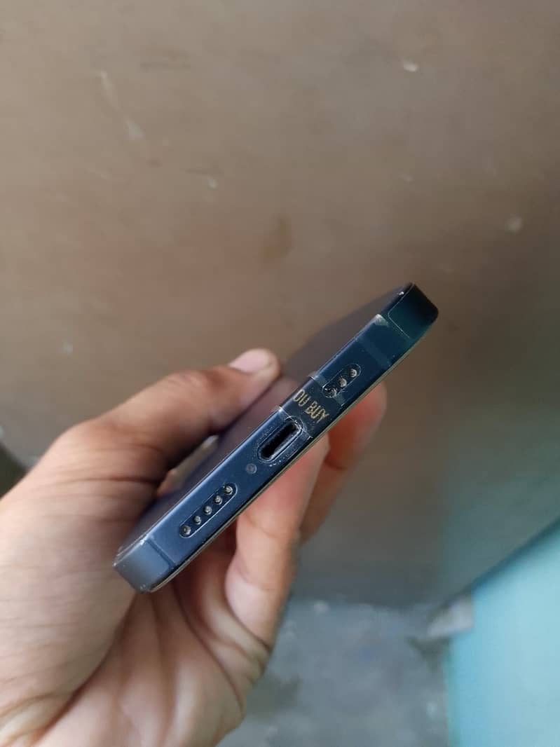 Apple iPhone 13 4
