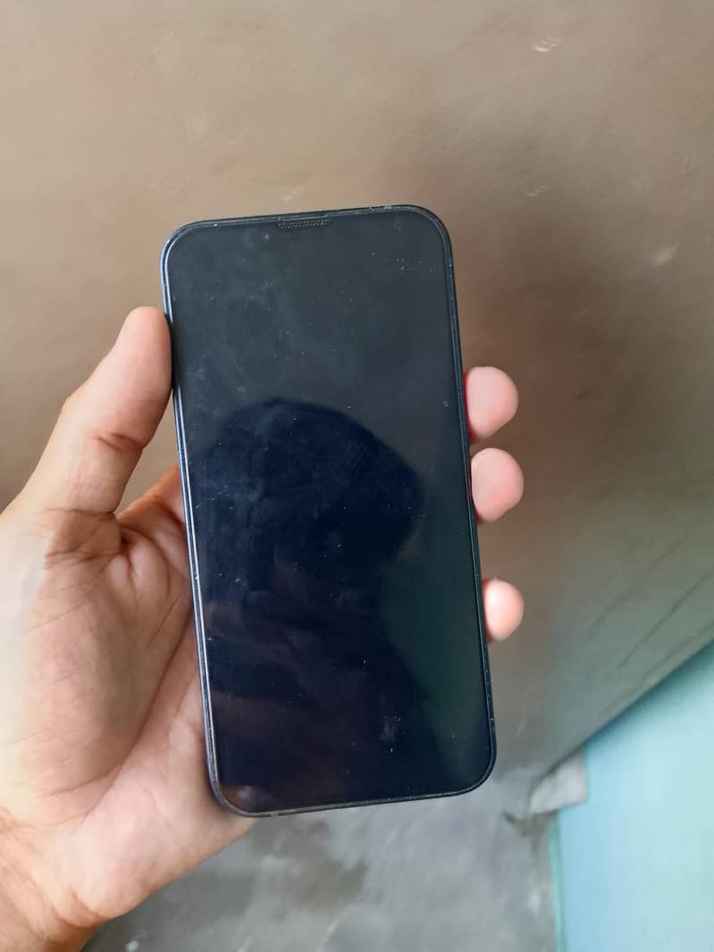 Apple iPhone 13 5