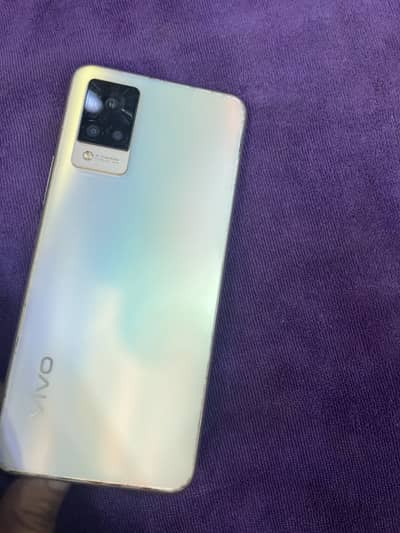 Vivo V21