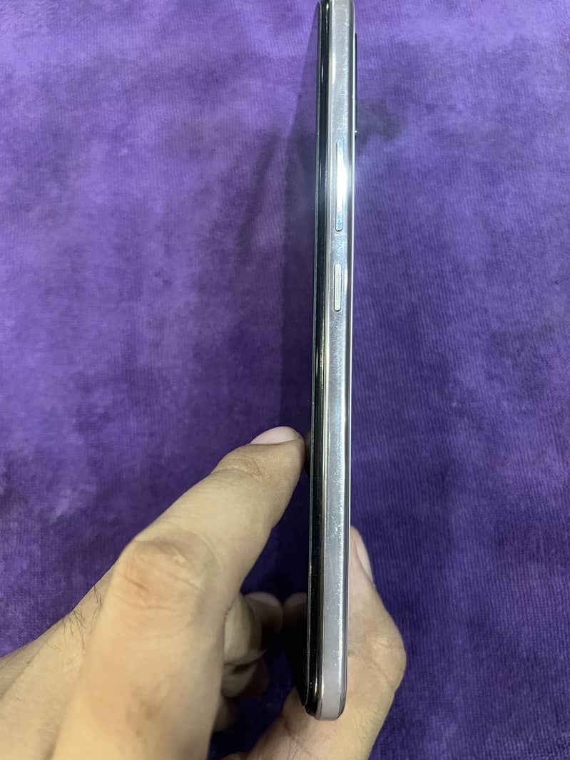 Vivo V21 6