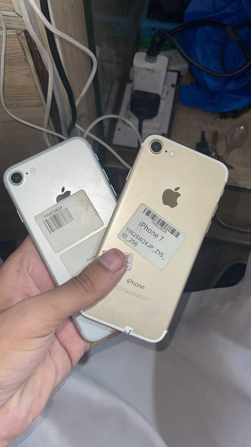 Apple iPhone 7 0