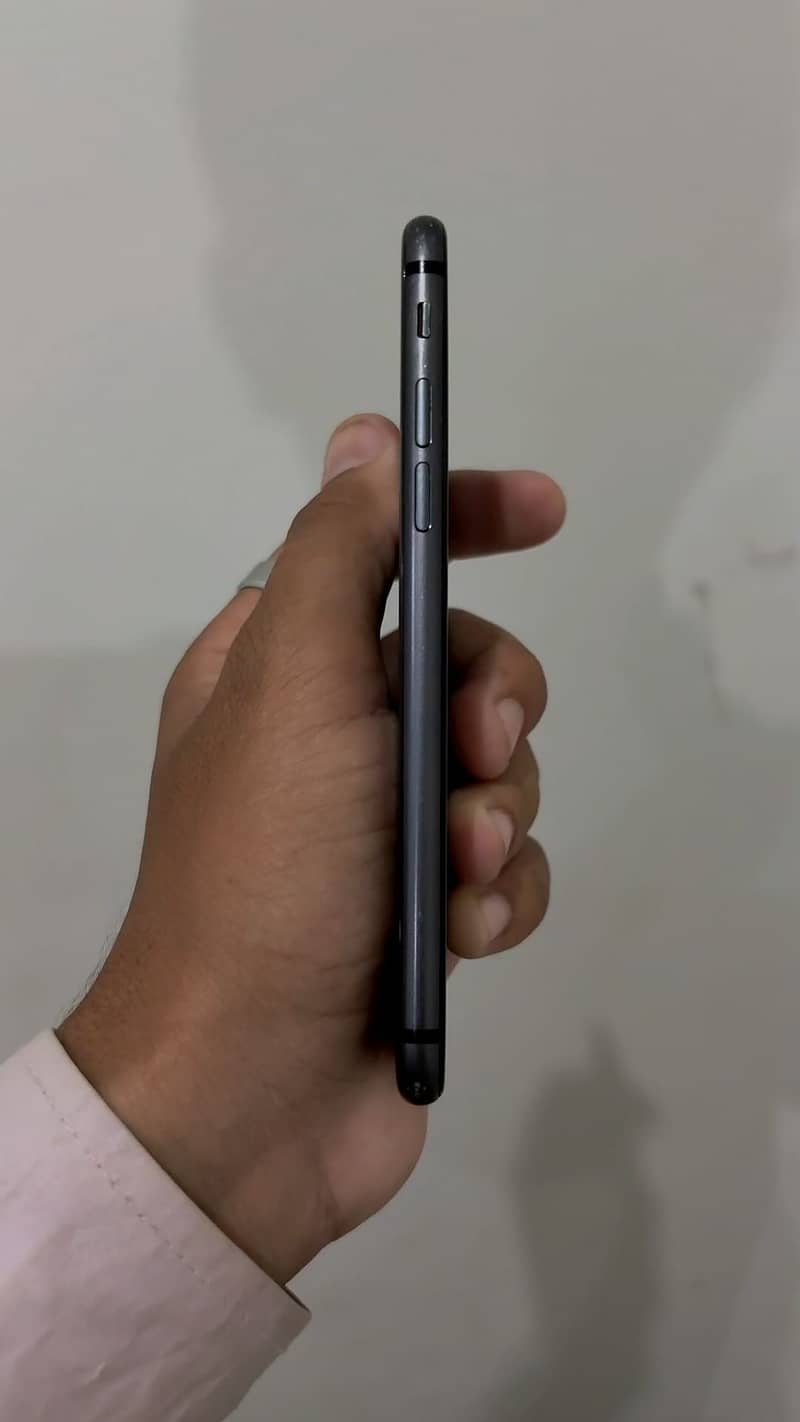 Apple iPhone 8 3