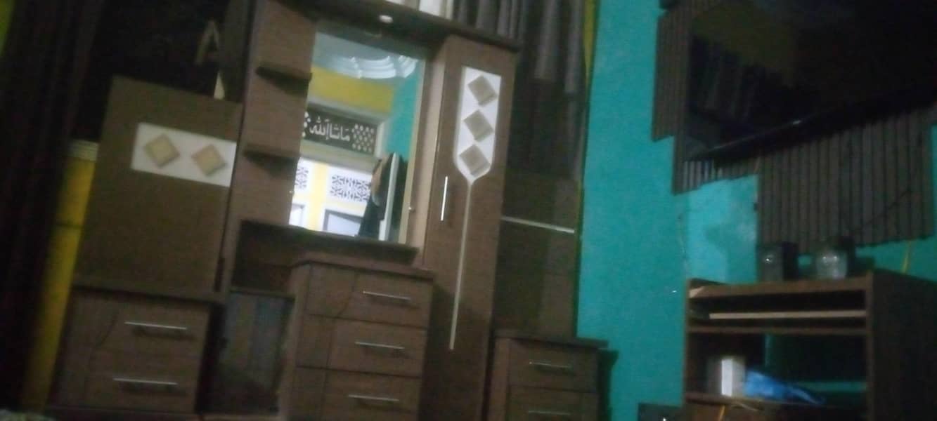 bed side table with dresing 2
