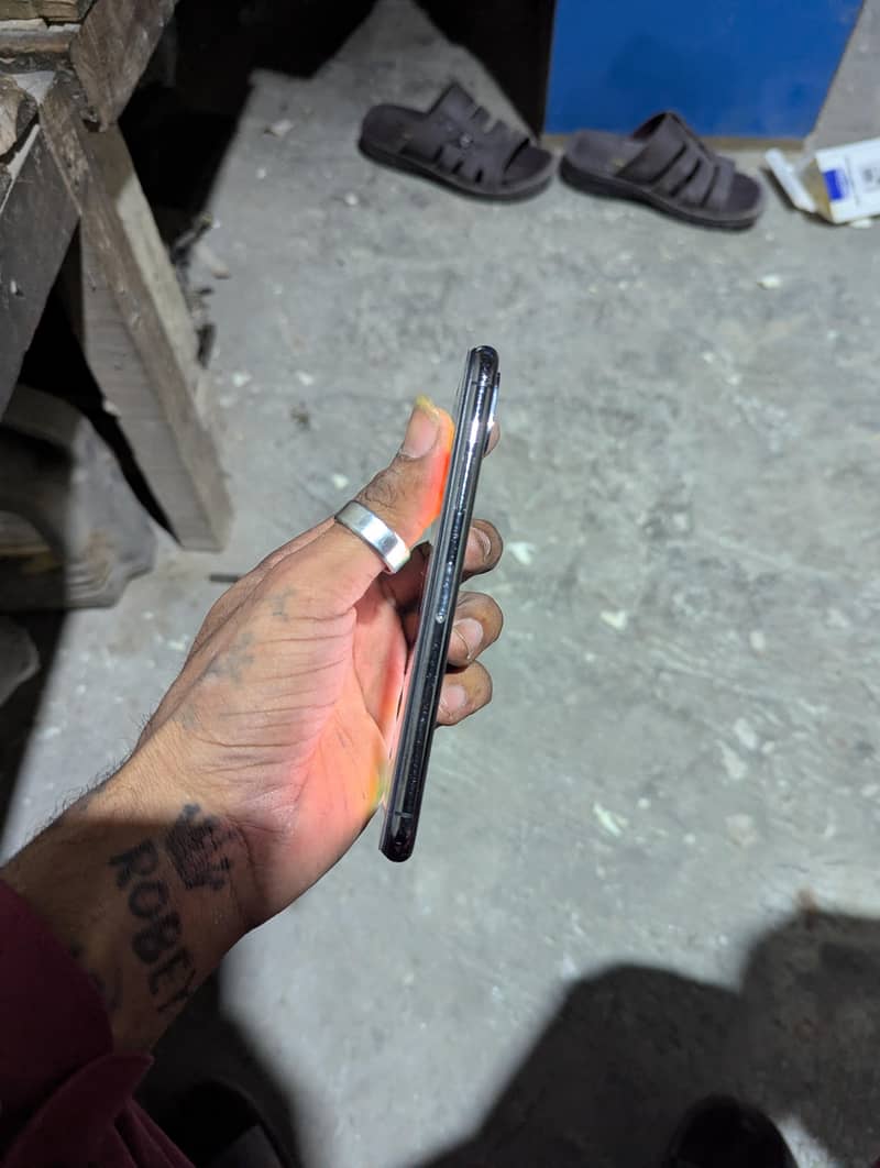 Apple iPhone X 3