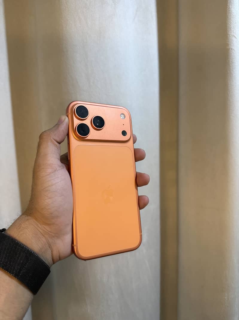 Apple iPhone 17 Pro Max 5