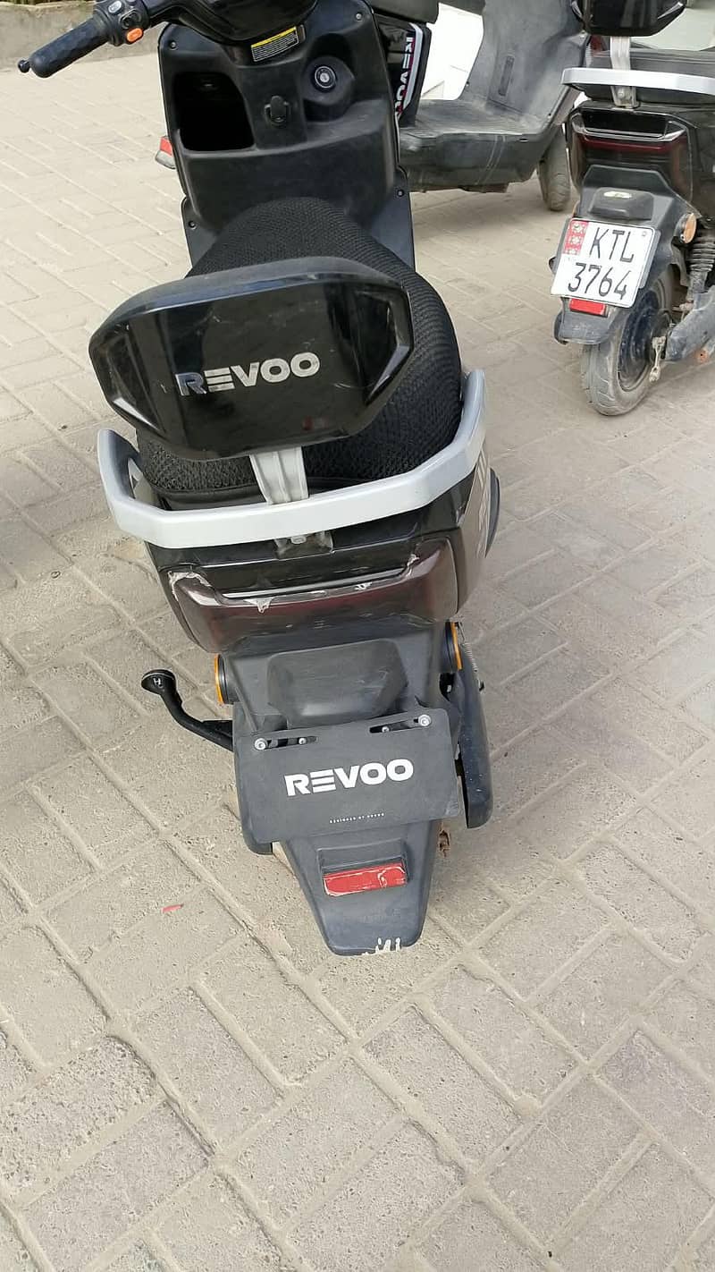 Revoo 4
