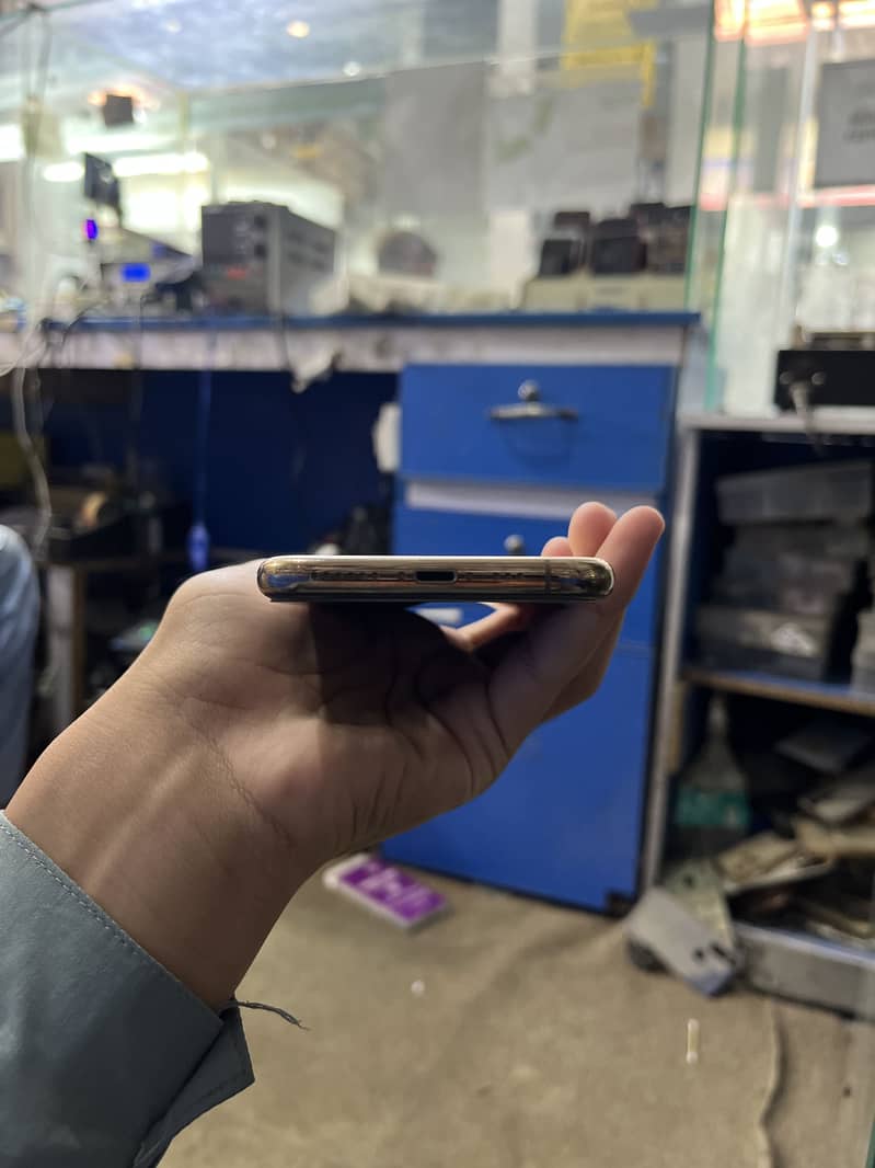 Apple iPhone 11 Pro 2