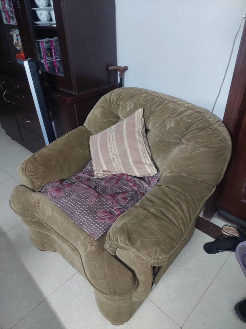 7 seater sofa set. 3