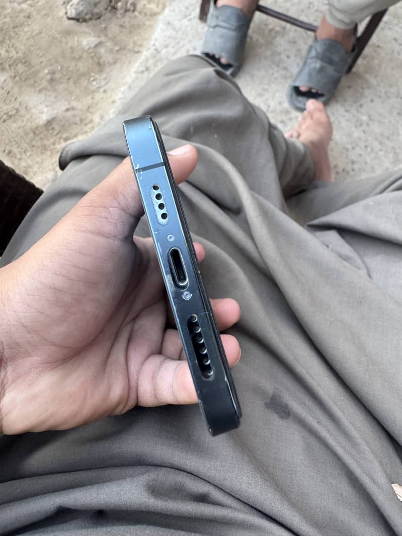Apple iPhone 12 Pro Max 4
