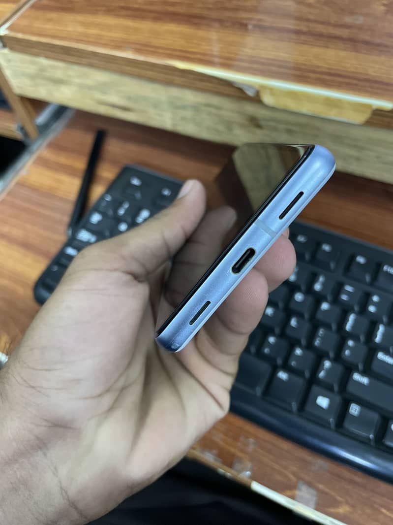 Google Pixel 7a 5