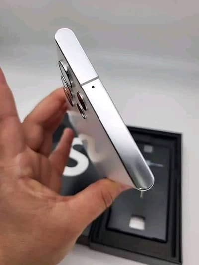 Samsung Mobile S22 Ultra 12 256  gb