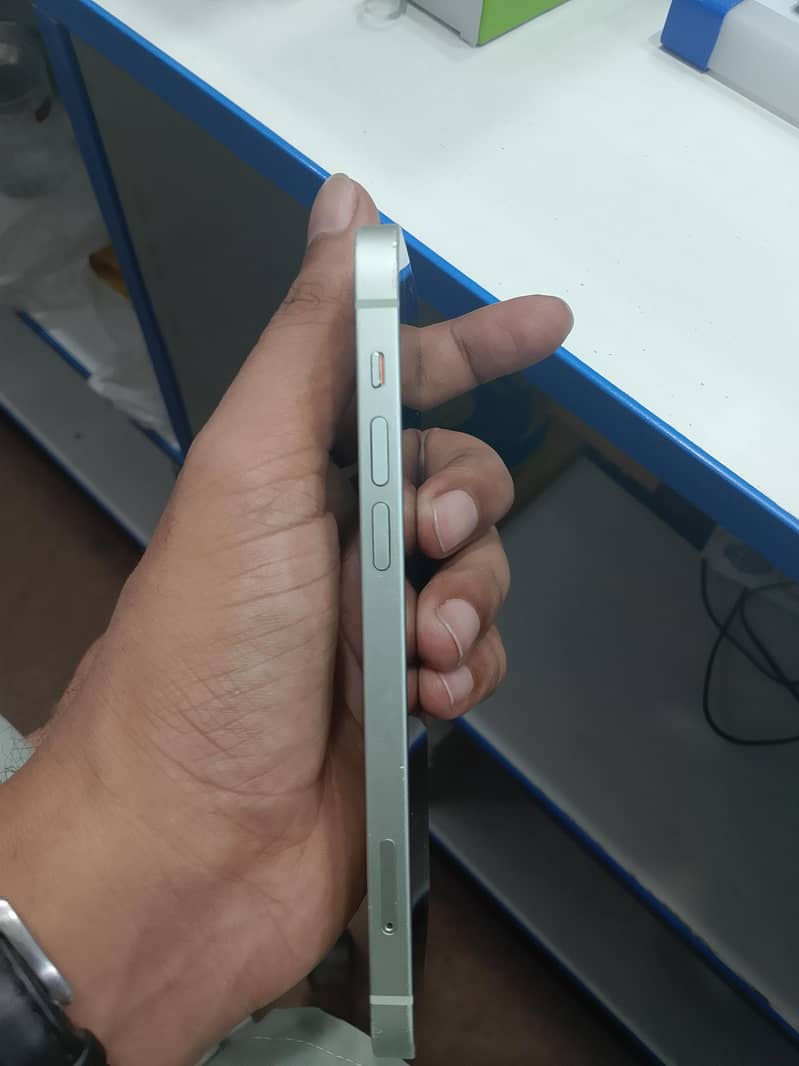 Apple iPhone 12 1
