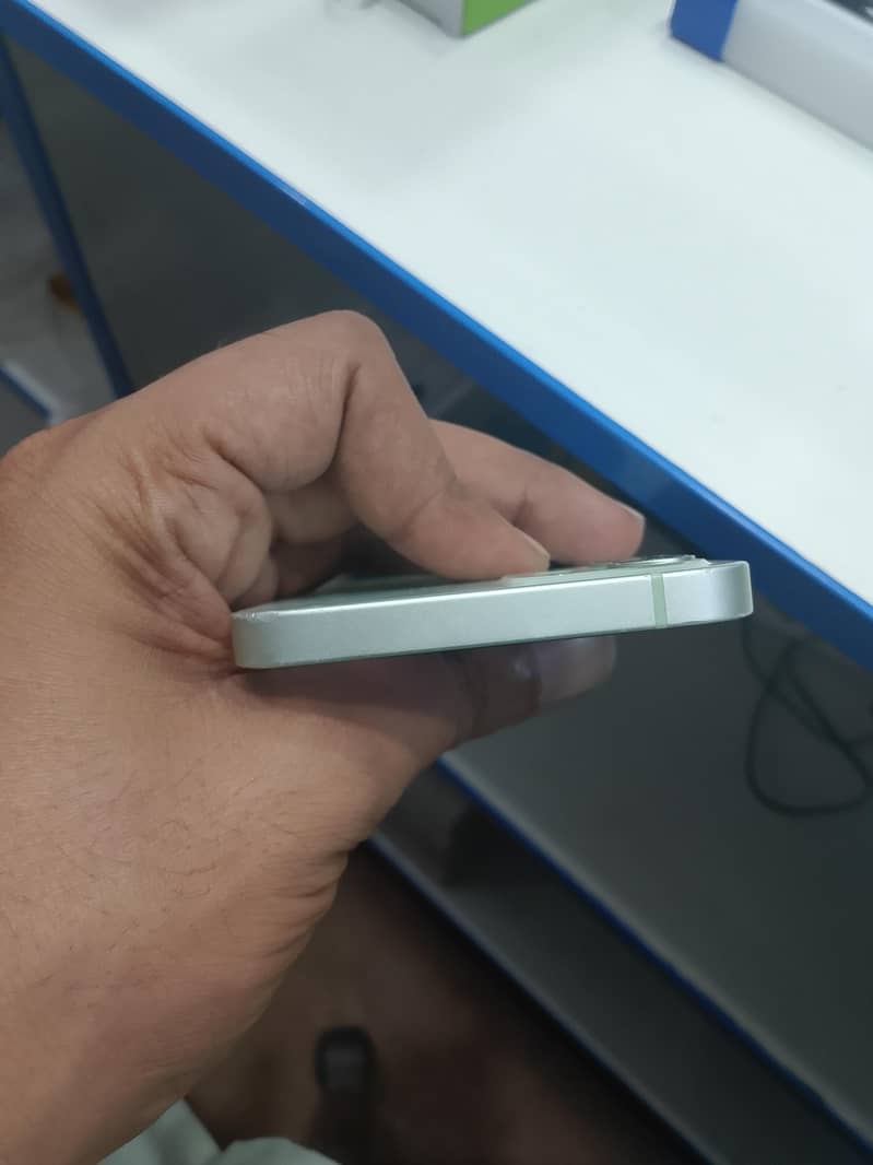 Apple iPhone 12 3