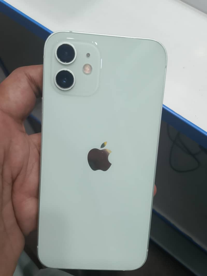 Apple iPhone 12 4