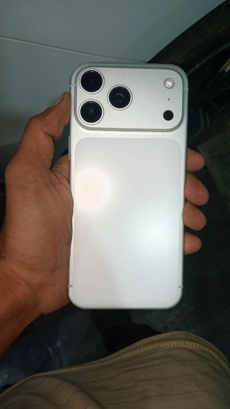 Apple iPhone 17 Pro Max 0