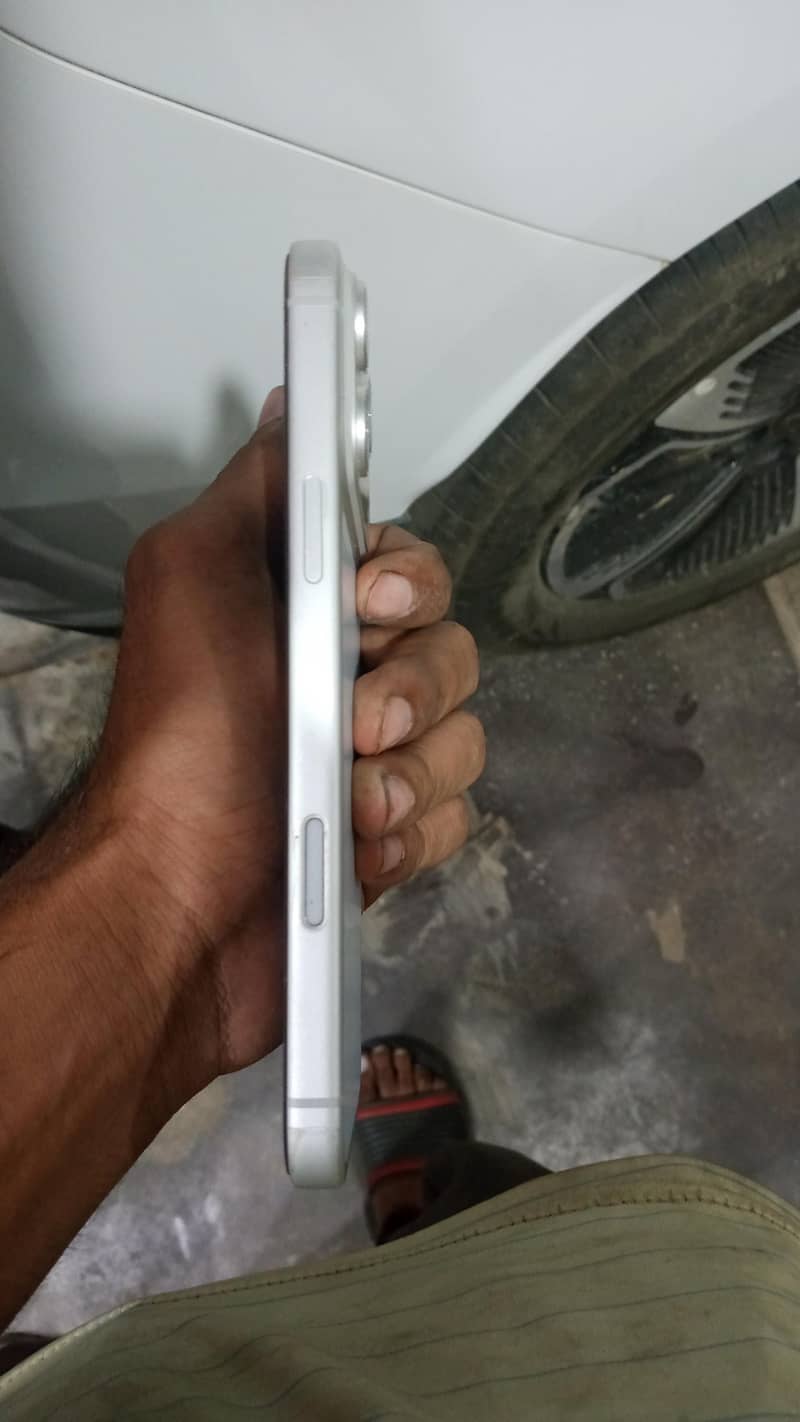 Apple iPhone 17 Pro Max 3