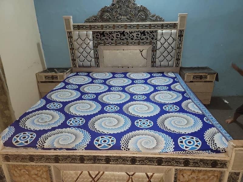 Bad without matress dressing 1