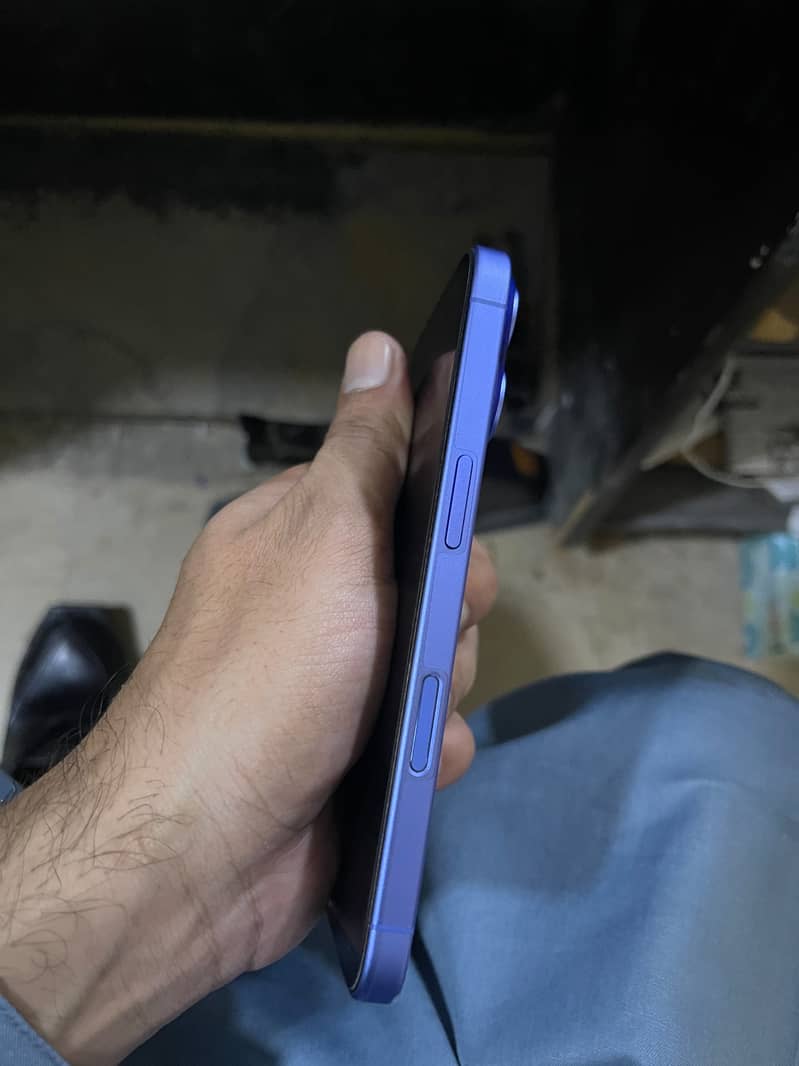 Apple iPhone 16 3