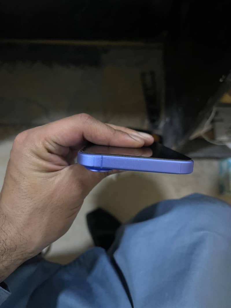 Apple iPhone 16 5