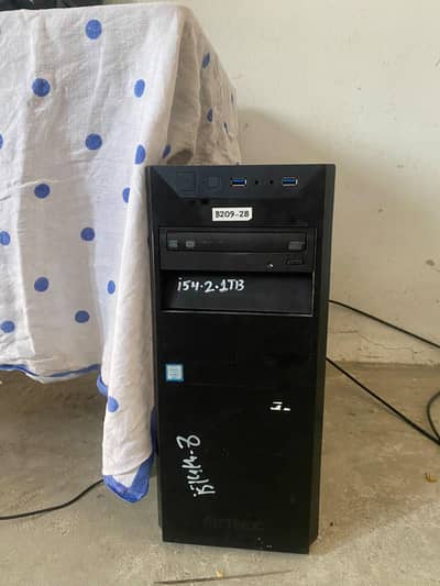 i7 4th Gen 3.4GHz | GTX 750 Ti | 12GB RAM + Monitor