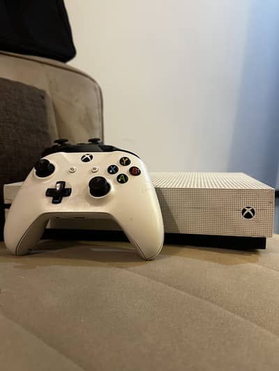 Xbox One S 1TB with Controller & Games – Excellent Gaming Bundle