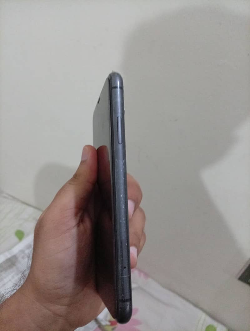 Apple iPhone 11 0