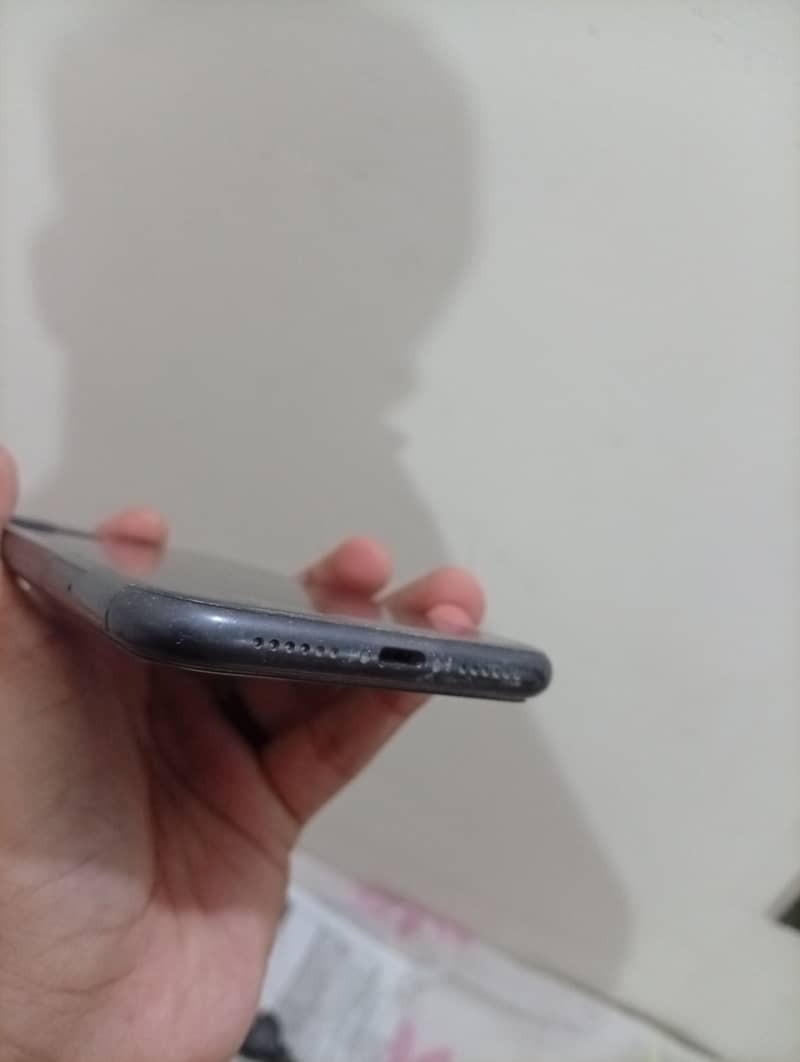 Apple iPhone 11 3