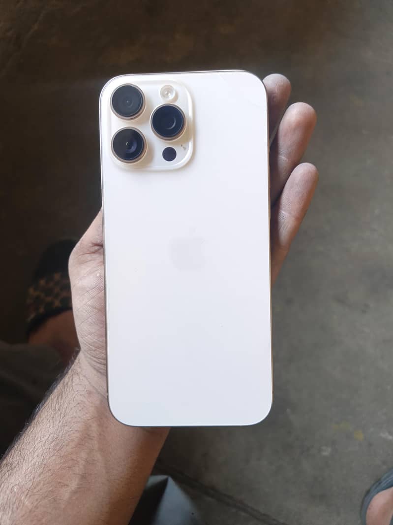 Apple iPhone 16 Pro Max 0